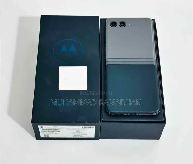 Motorola Razr 40 Ultra 256GB Mpya Nyeusi - 1