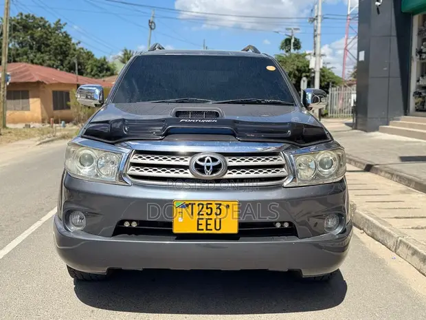 Toyota Fortuner 2006 Silver - 1