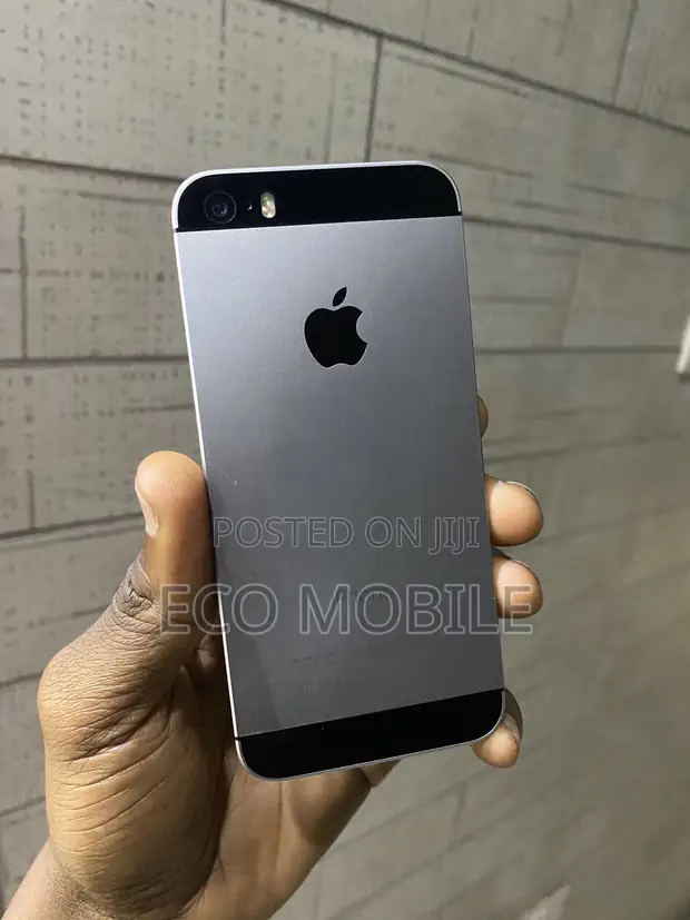 Apple iPhone SE (32GB) - Used - 1