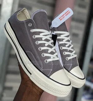 Adidas Sneakers - Mpya Kabisa