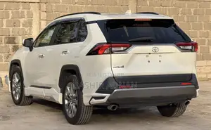 Toyota RAV4 2020 Hybrid Pearl