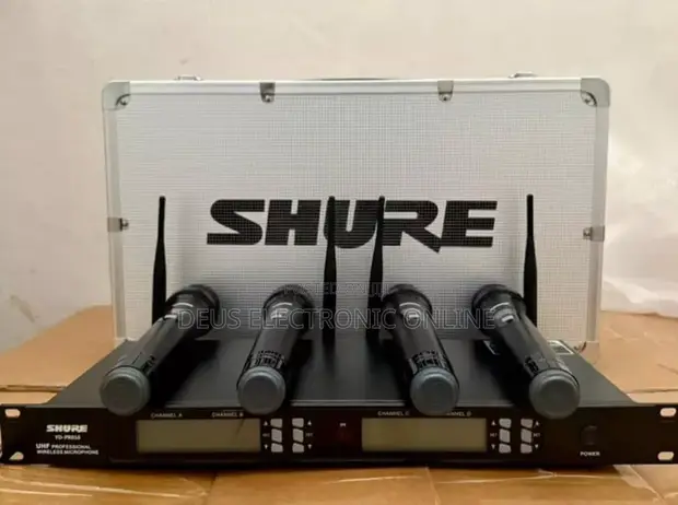 Shure 4-Mic Wireless Microphone System (100-200m) - 1