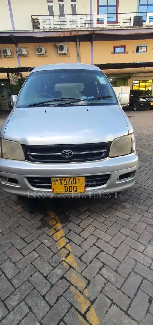 Toyota Noah 2001 Silver - 1