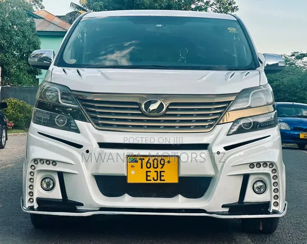 Toyota Alphard 2010 White - 1