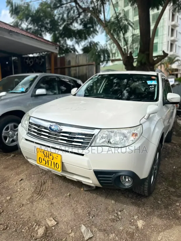 Subaru Forester 2011 White - 1