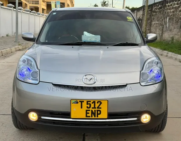 Mazda Verisa 2010 - 1