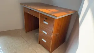 Meza ya Ofisi ya Mbao ya iSi Standard
