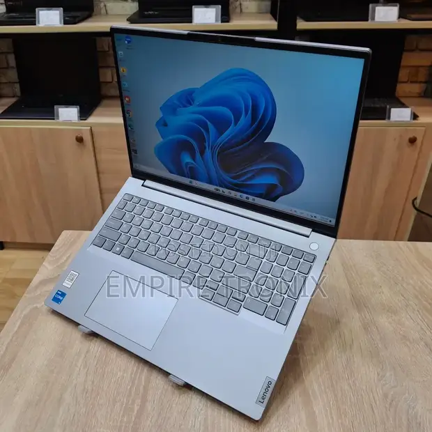 New Lenovo Laptop 16" Intel Core i5 8GB RAM 512GB SSD - 1