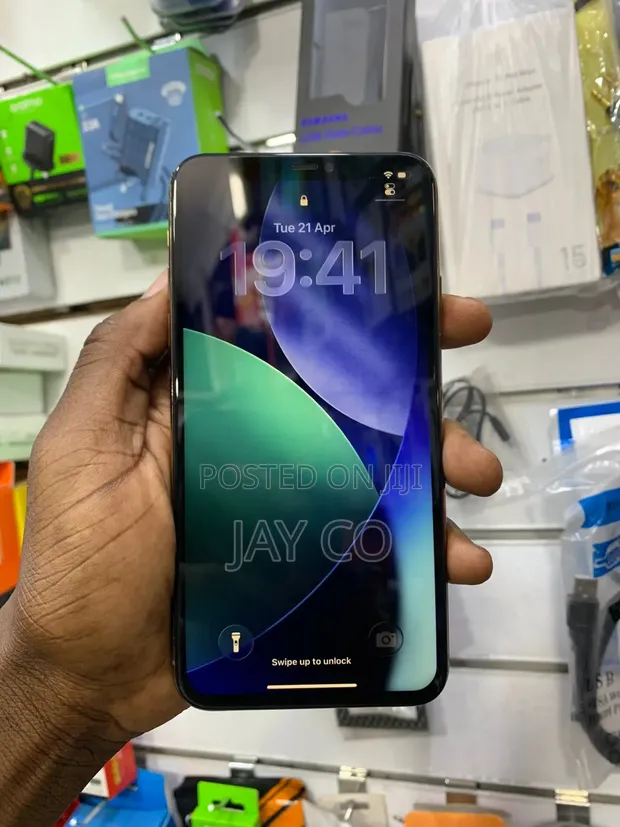 Apple iPhone 11 Pro Max 256GB Gold - 1