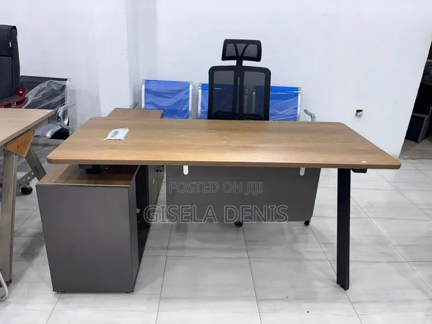 Modern L-Shaped Managerial Desk with Metal Legs - 1