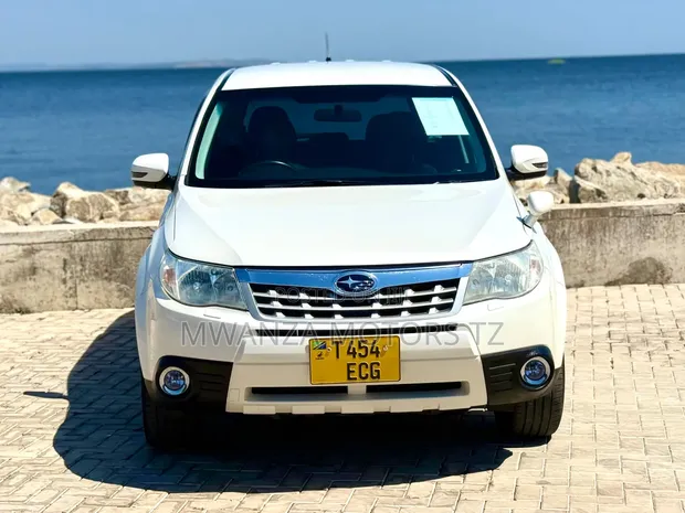Subaru Forester 2011 White - 1