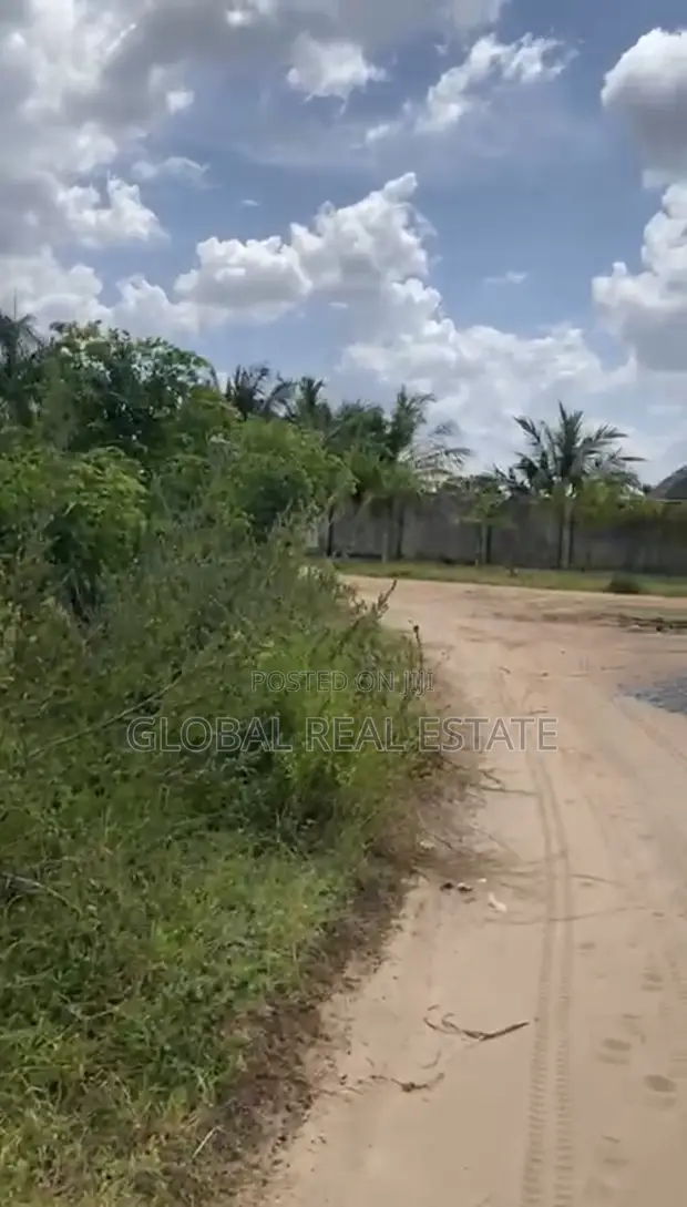 Plot with 3-Bedroom House for Sale, Toangoma Malela - 1