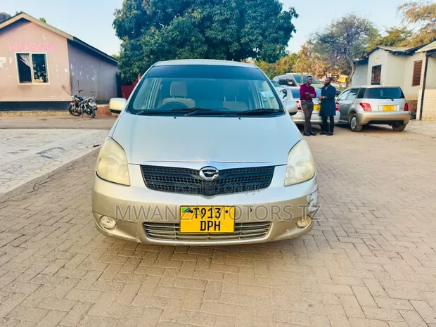 Toyota Corolla Spacio 2003 Gold - 1