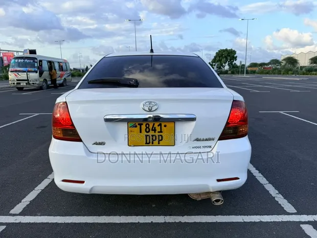Toyota Allion 2005 Nyeupe - 1