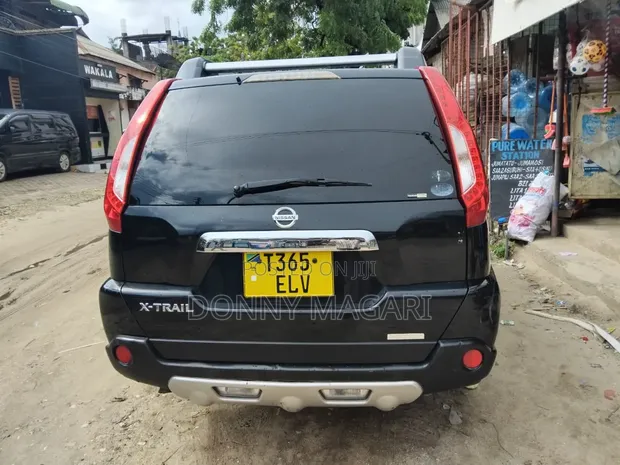 Nissan X-Trail 2012 Black - 1