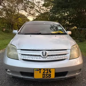 Toyota IST 2004 Nyeupe