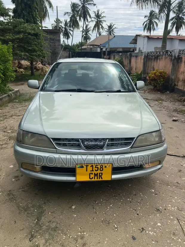 Toyota Carina 2001 Nyeupe - 1
