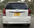 Toyota Wish 2004 Nyeupe - 3