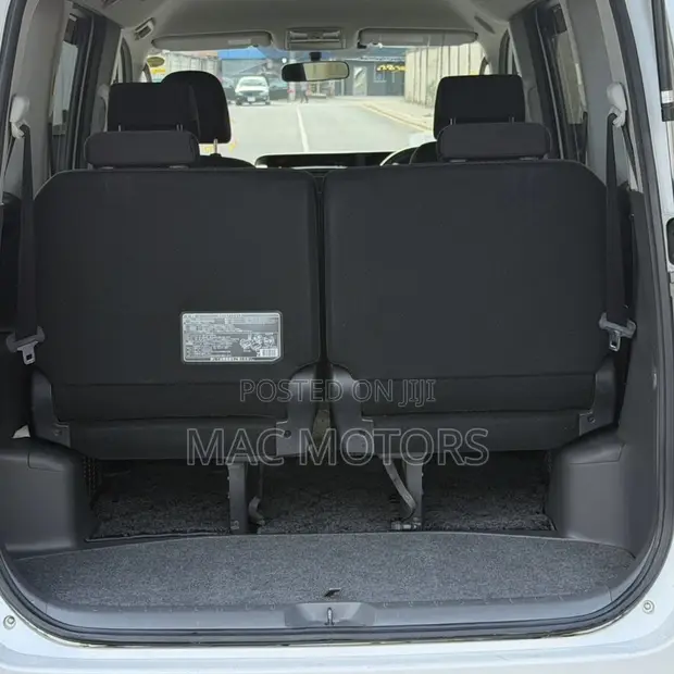 Toyota Noah 2009 - Nyeupe - 1