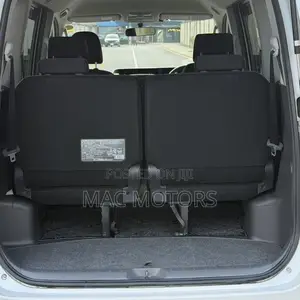 Toyota Noah 2009 - Nyeupe