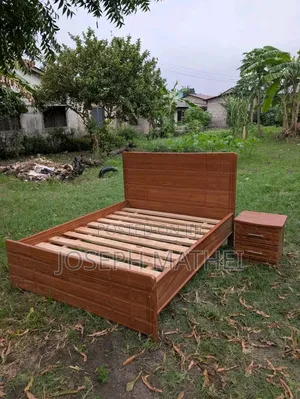 Solid Wood Bed Frame with 1 Bedside Table - Queen Size