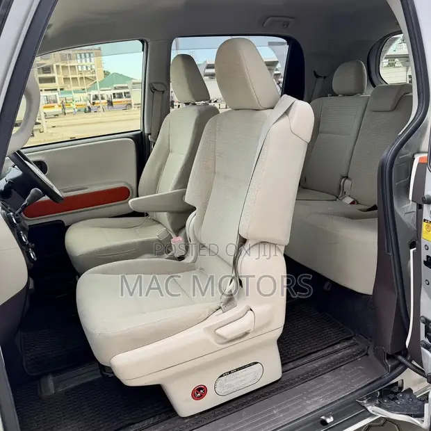 Toyota Porte 1.5 FWD 2012 Nyeupe - 1