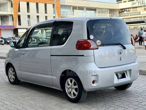 Toyota Porte 1.5 FWD 2008 Nyeupe - 1