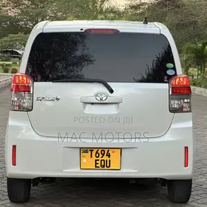 Toyota Spade 1.5 2013 - White
