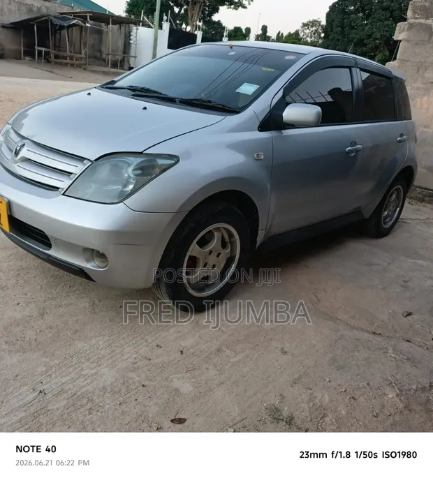 Toyota IST 2006 White - 1