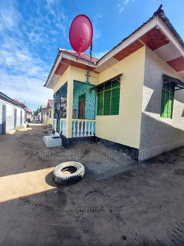Furnished 11-Bedroom House for Sale in Biriani Real Estate, Chamazi - 1