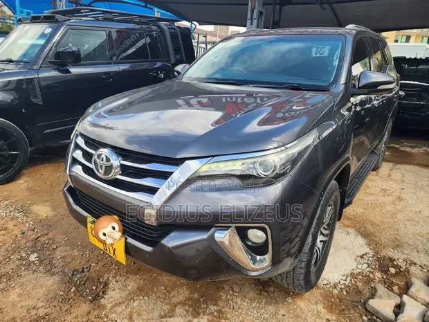 Toyota Fortuner 2016 Kijivu - 1