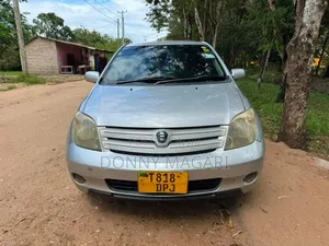 Toyota IST 2004 Nyeupe