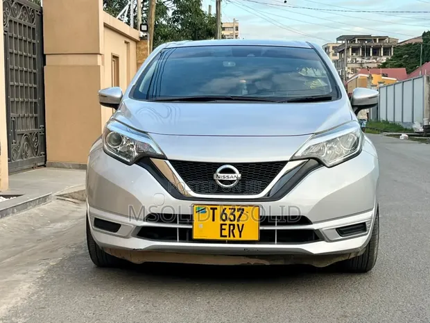 Nissan Note 2018 Silver - 1