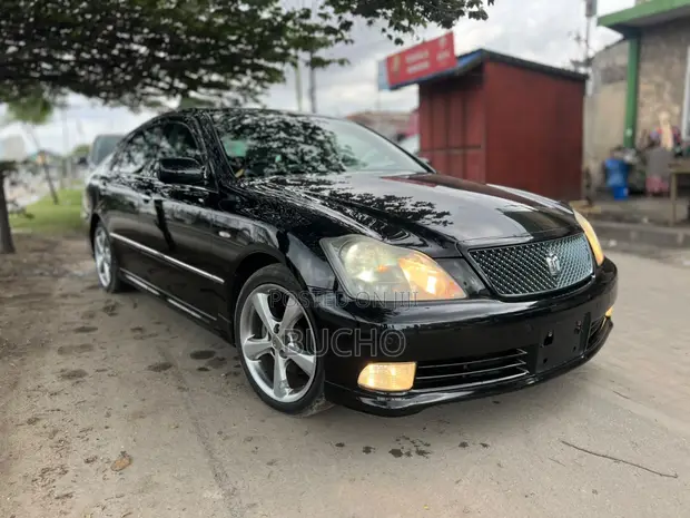 Toyota Crown Royale 2005 Nyeusi - 1
