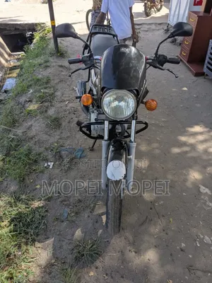 Bajaj Boxer 125 2022 Nyeusi