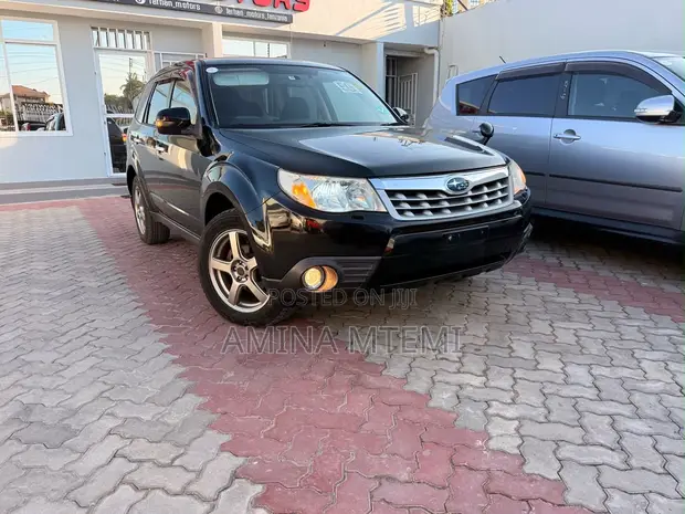 Subaru Forester 2.5X Premium 2011 Black - 1