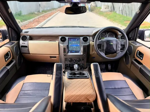 Land Rover Discovery 2010 Black - 1