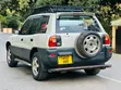Toyota RAV4 2001 White - 4