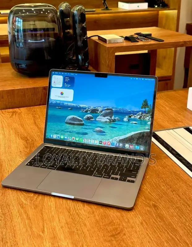Apple MacBook Air 2022 M2 512GB SSD 8GB RAM - 1