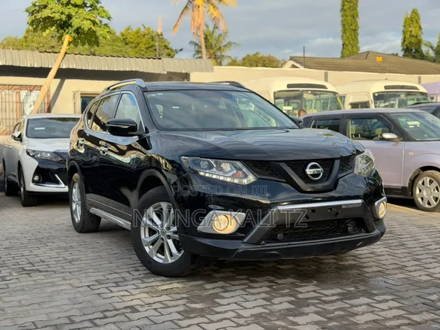 Nissan X-Trail 2013 Black - 1