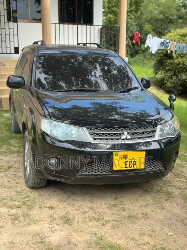 Mitsubishi Outlander 2010 Black - 1