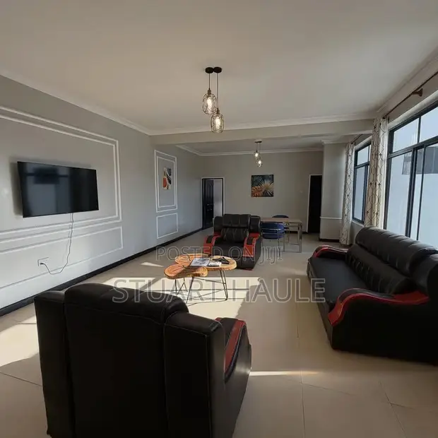 Furnished 4-Bedroom Apartment for Rent in Oyster Bay - 1