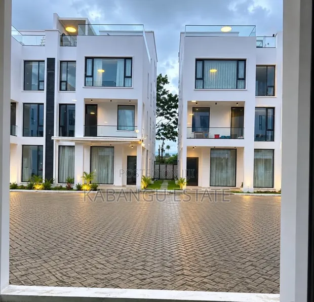 Furnished 5-Bedroom Villa for Rent in Oyster Bay - 1