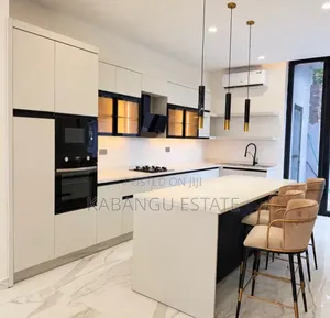 Furnished 5-Bedroom Villa for Rent in Oyster Bay