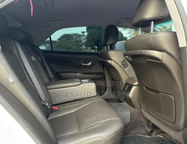 Toyota Crown Athlete 2009 - 1