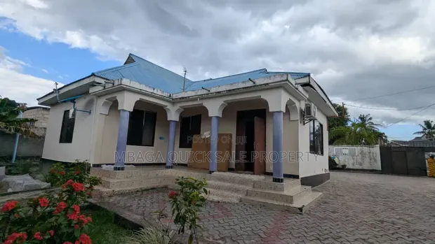 3 Bedroom House for Sale in Kivukoni - 1