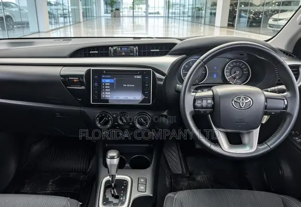 Toyota Hilux 2018 Red - 1