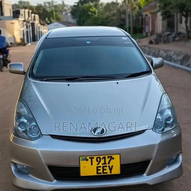 Toyota Wish 2005 Silver - 1