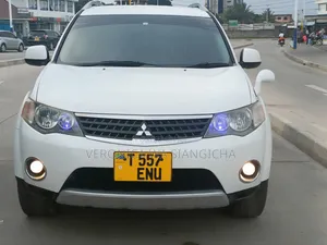 2008 Mitsubishi Outlander White