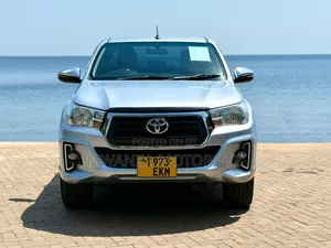 Toyota Hilux Revo 2019 Silver